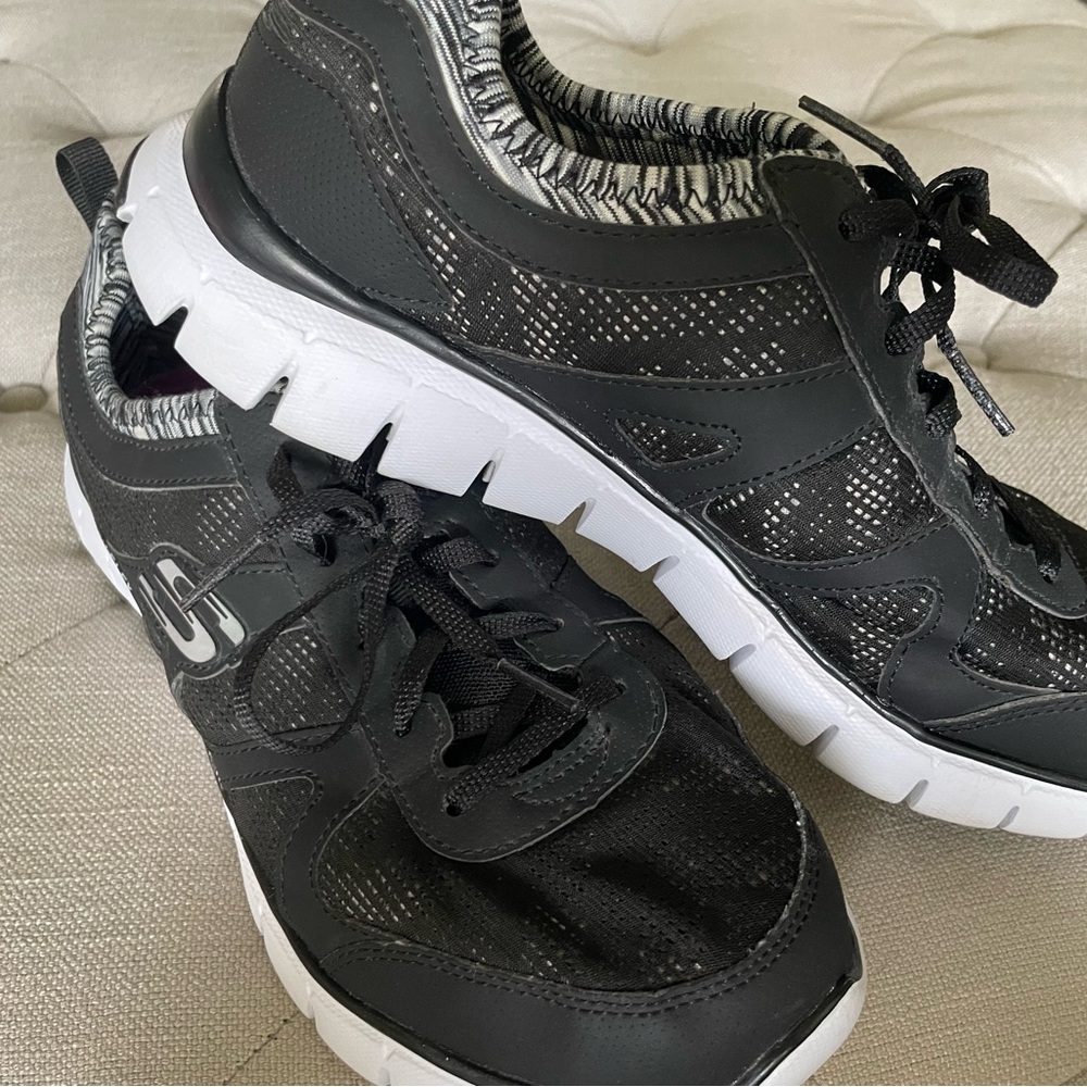 Stylish Black Women's Athletic Shoes